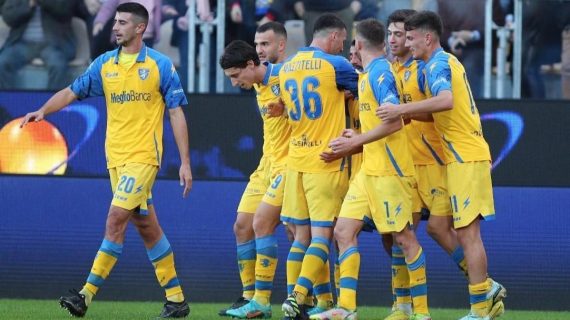 frosinone gol esultanza